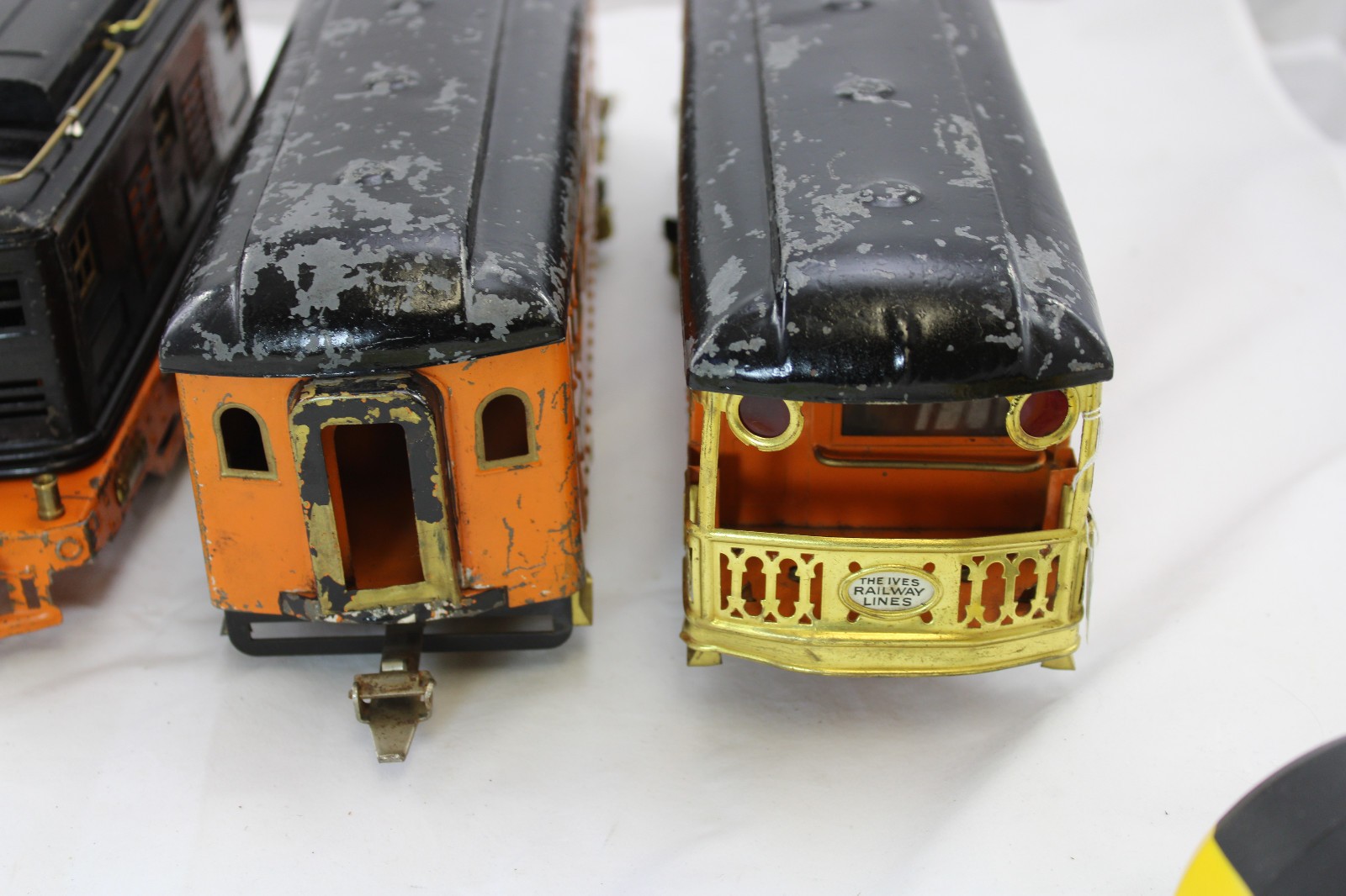 Pre-War Ives – Wide Gauge Halloween/Tiger Passenger Set – #1071 – 1930