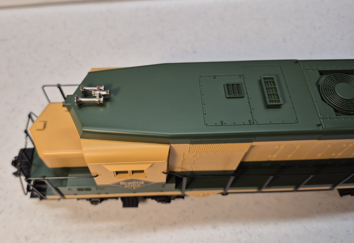 MTH O Gauge MT-2073L Reading EMD GP-30 Diesel w/Horn LN