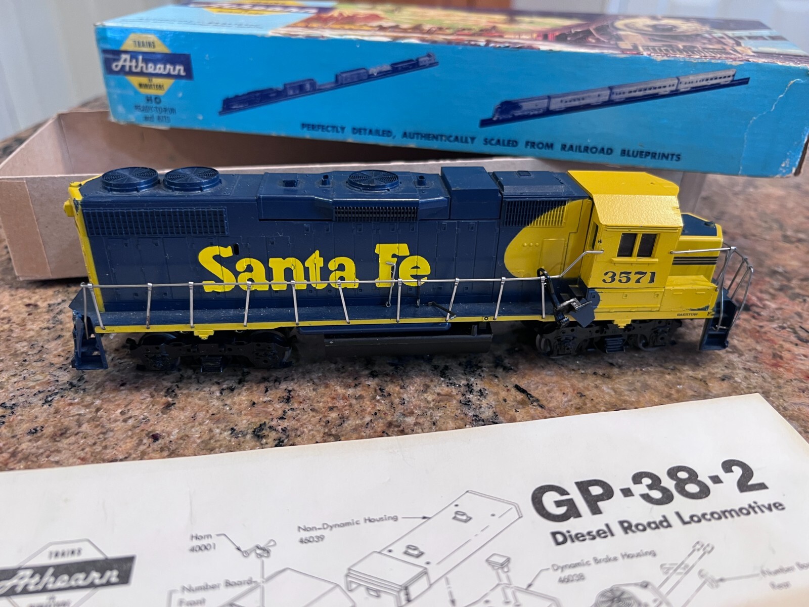 HO Scale Athearn 4608 ATSF Santa Fe GP38-2 Diesel Locomotive #3571