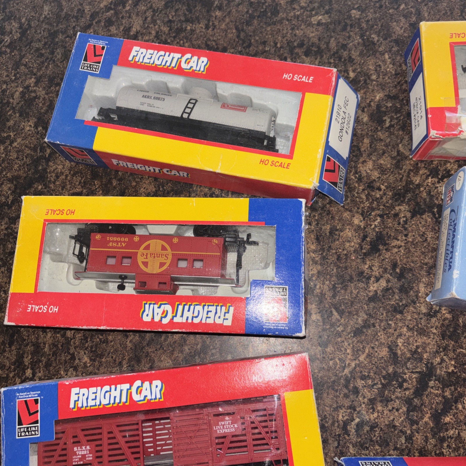 Life Like Trains HO Scale Electric Locomotive freight Car Caboose LOT￼