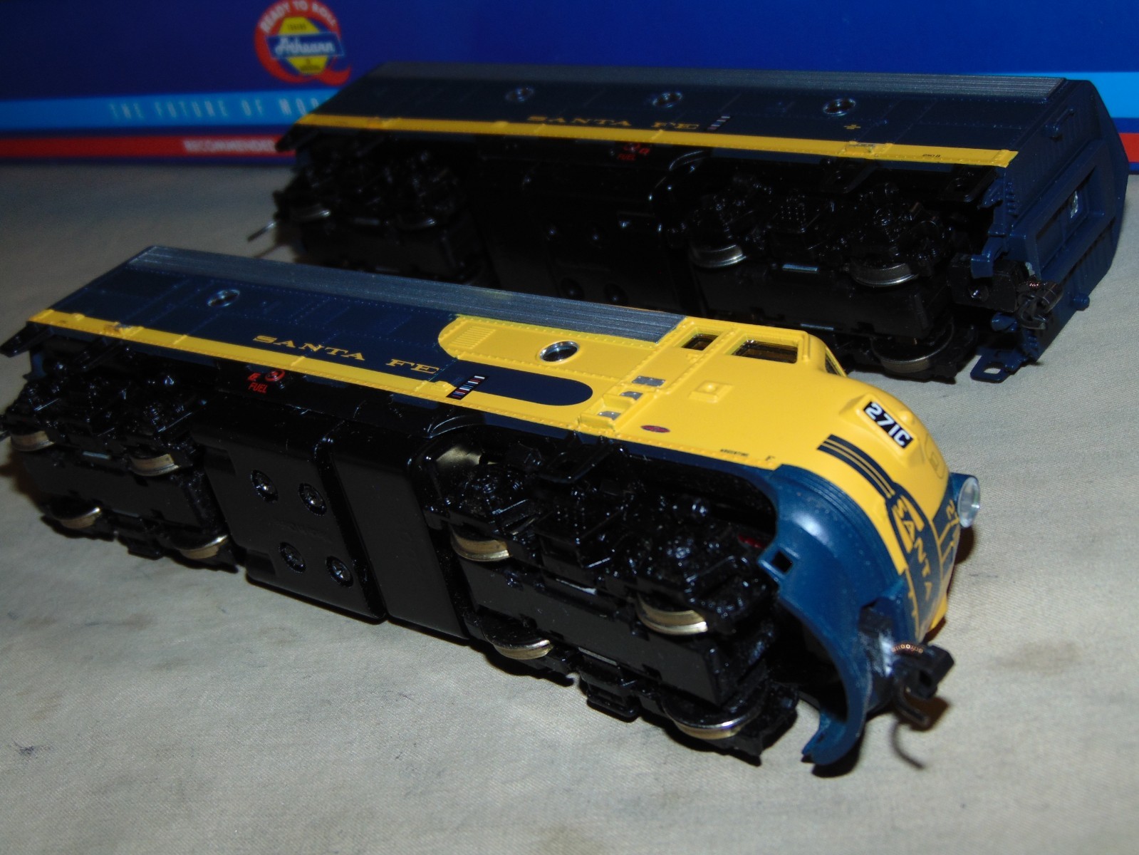 ATHEARN HO 80390 SANTA FE F7A + F7B DIESEL SET. A IS POWERED B IS NONPOWER DUMMY