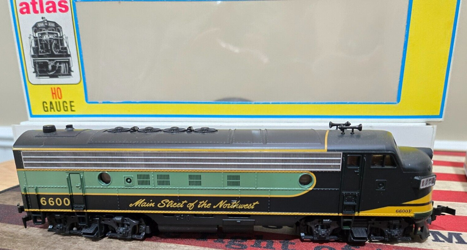 (2) Atlas HO Gauge FP-7 Diesels No. 8326 & No. 8327, North Pacific 6600 & 6601