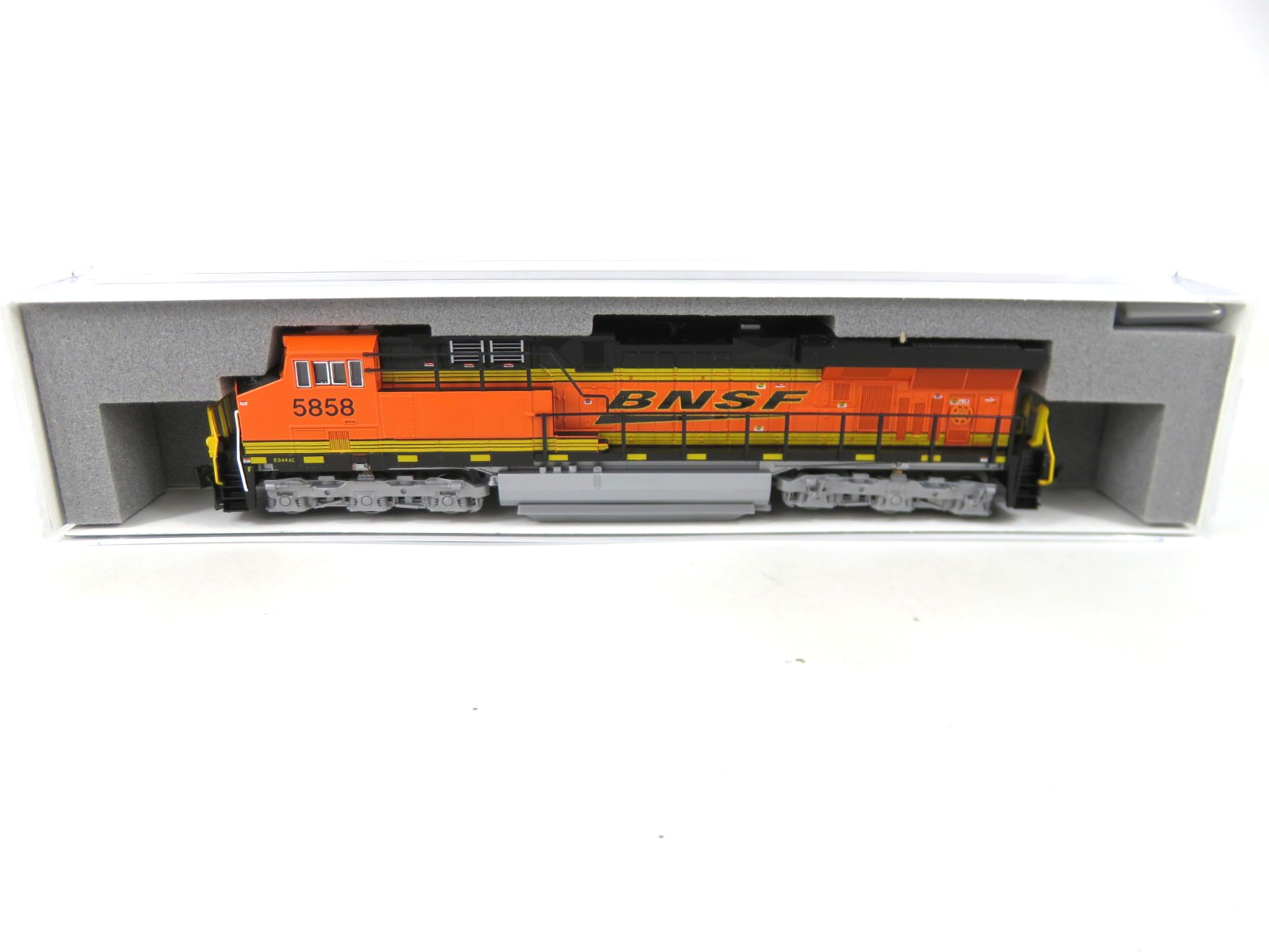 Kato 176-8958 N Scale BNSF “Swoosh” GE ES44AC Diesel Locomotive #5858 NIB