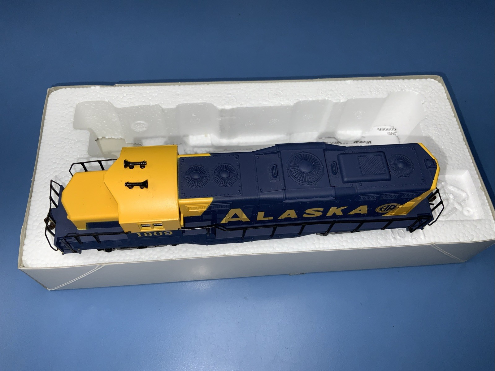 Walthers Trainline GP9M Loco Alaska Railroad #1809