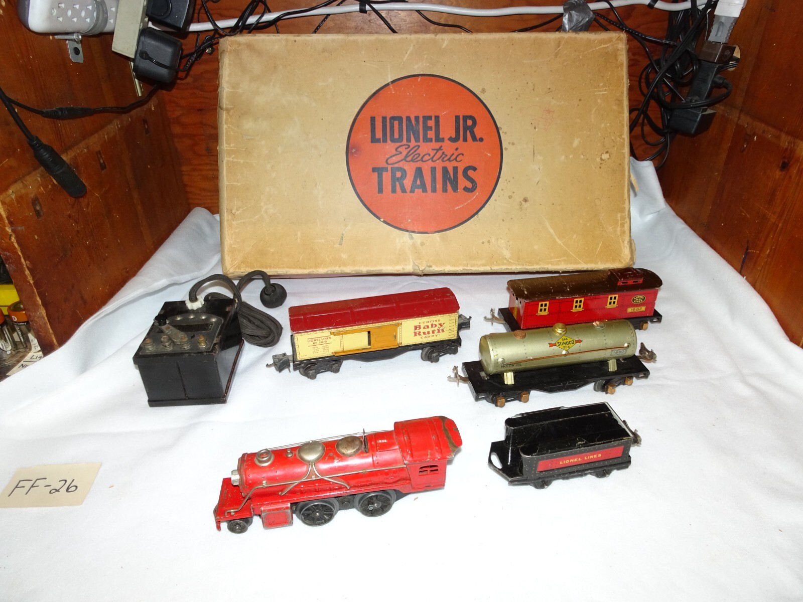 Vintage Lionel JR 1055 Prewar Freight Train Set w’Transformer and RED Loco