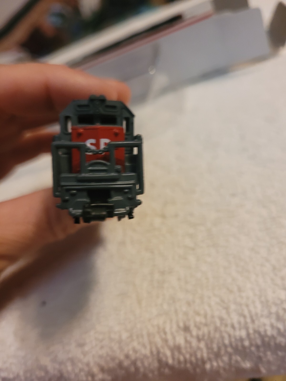 Southern Pacific Locomotive # 9725 Model Train 4.5” Collectible Toy