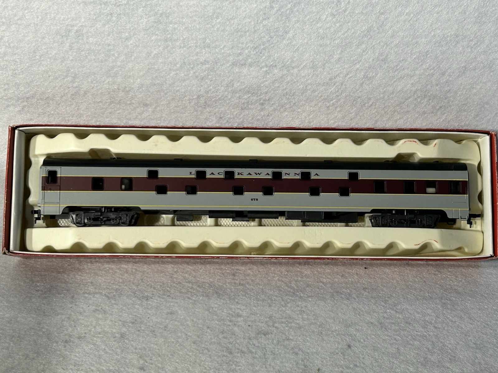 Nice Rivarossi Del & Lack E-8—2 engine/7 Car Passenger Set (Pow./Dum.) HO