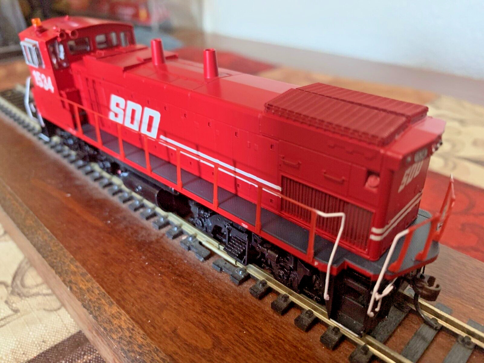 SOO LINE MP15ac SWITCH LOCO- DCC/TSUNAMI SOUND INTERIOR HO Scale -“GENESIS” NEW