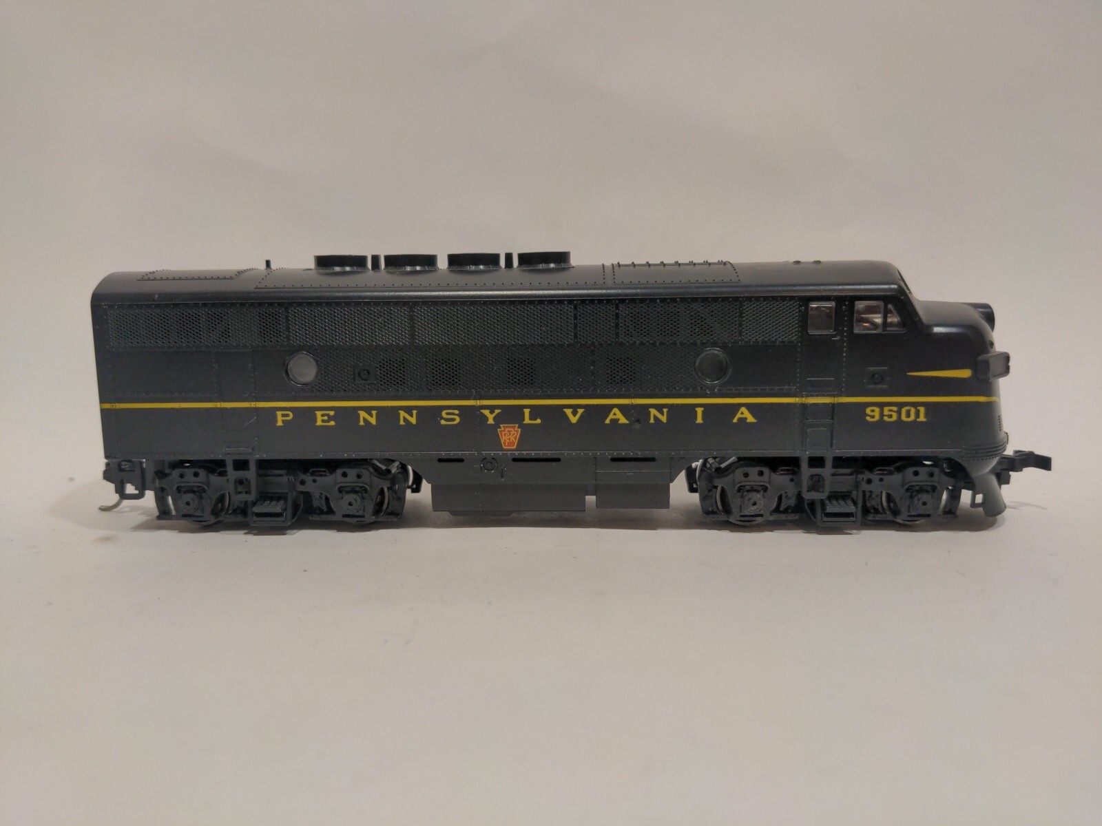 HO Stewart KATO EMD F3 PRR Pennsylvania #9501