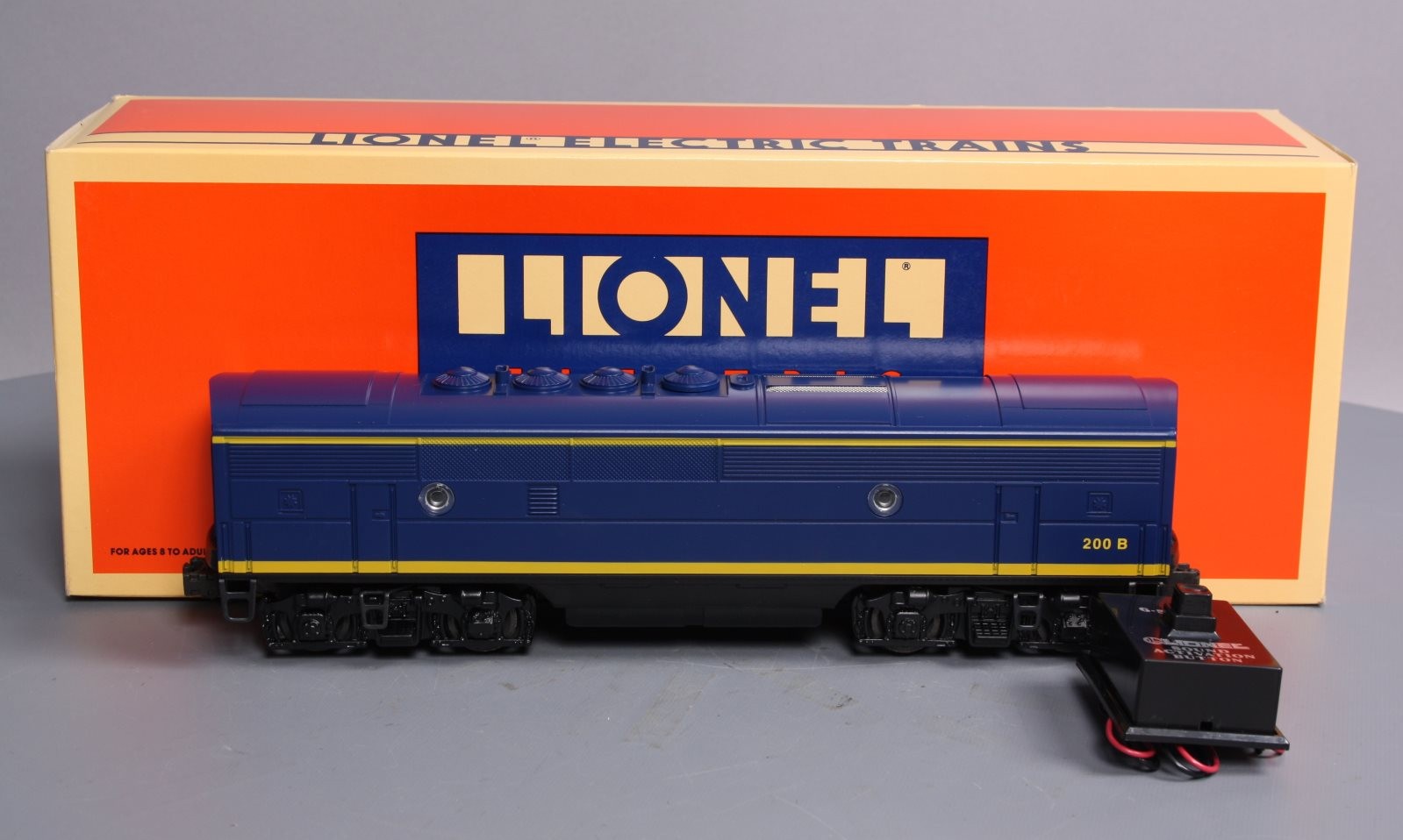 Lionel 6-18122 O Santa Fe F3 Blue/Yellow Non-Powered Diesel B-Unit #200B w/RS II