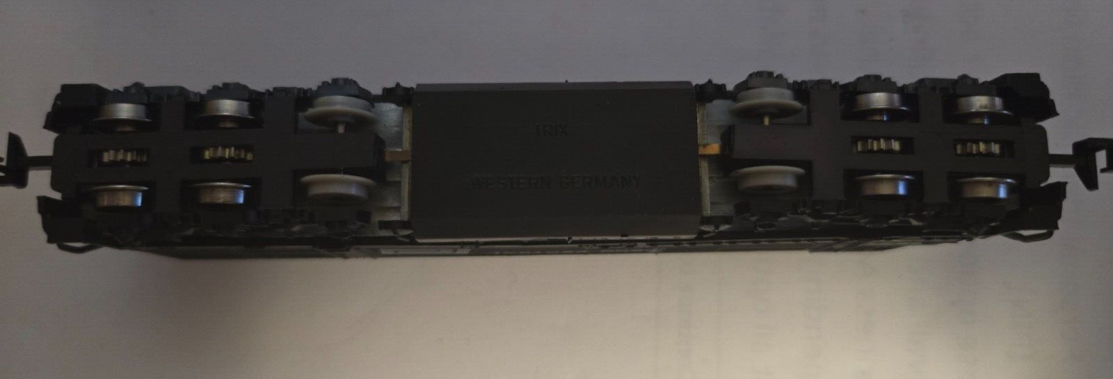 Minitrix N U28C Diesel Locomotive Penn Central #6977