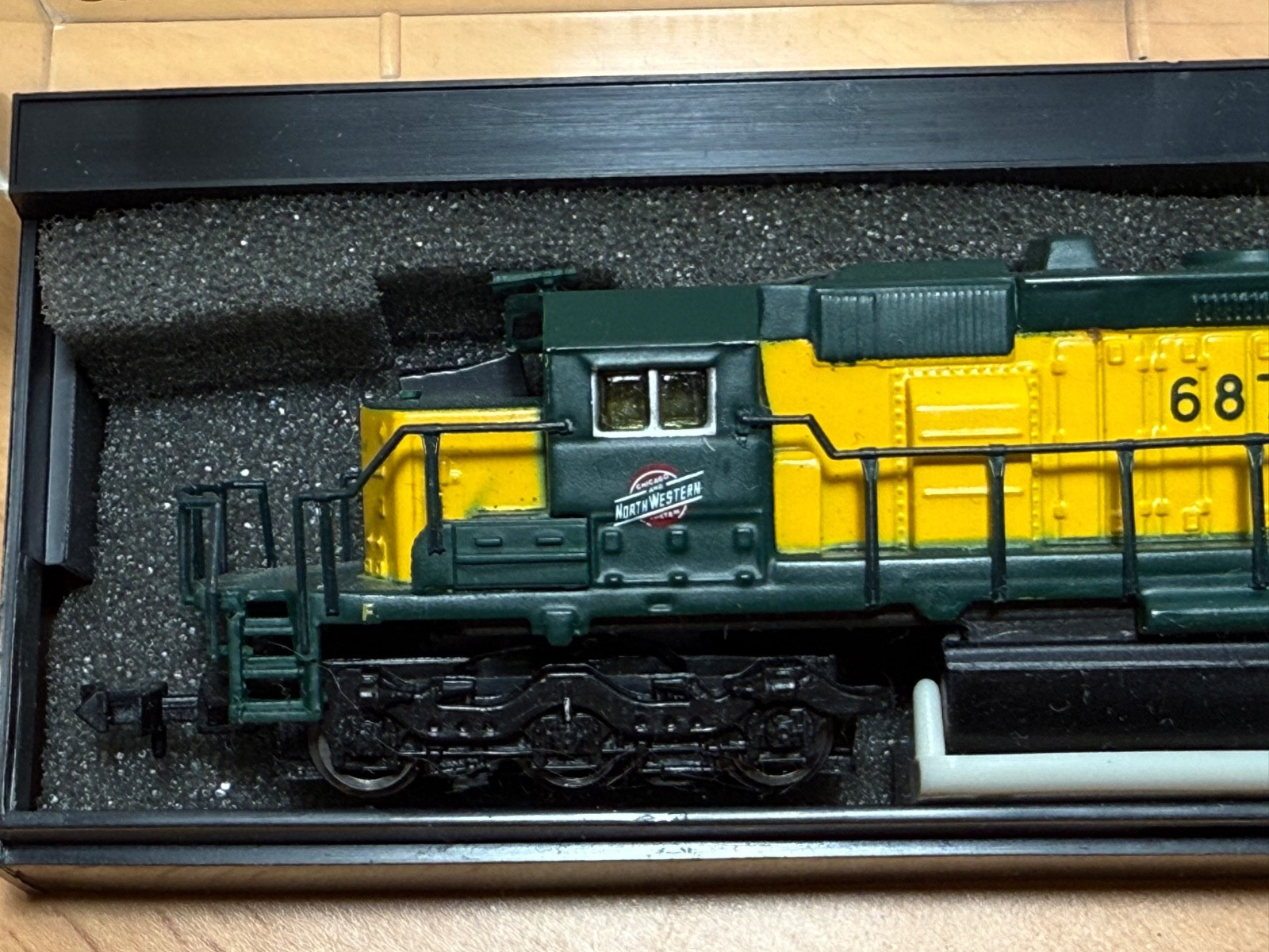 N Bachmann Spectrum Chicago & NW SD40-2 Locomotive #6872 (26-859), NEW, UNUSED