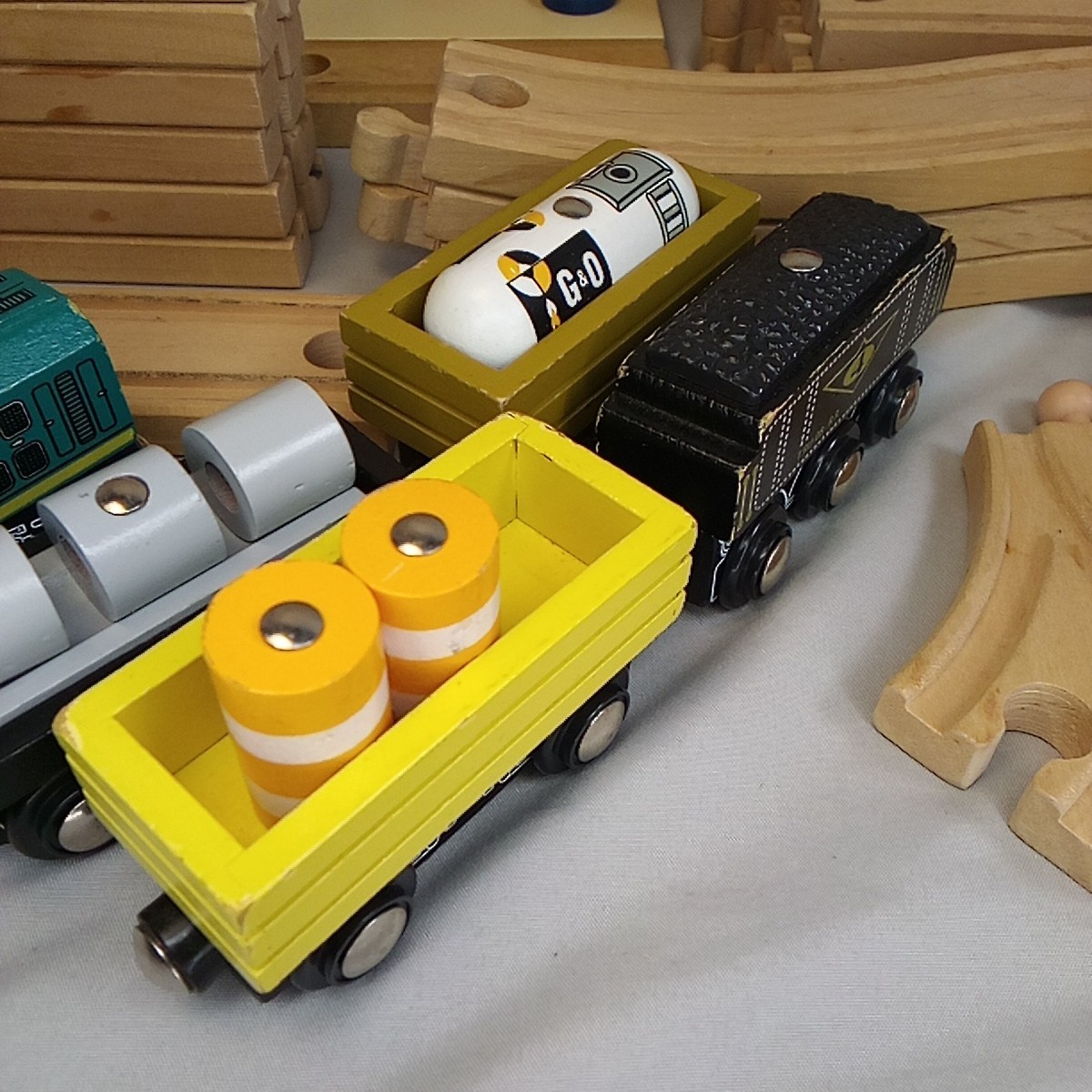 Maison Battat Wooden Railway Train Lot Engines Cars Crane Tressles Track Set