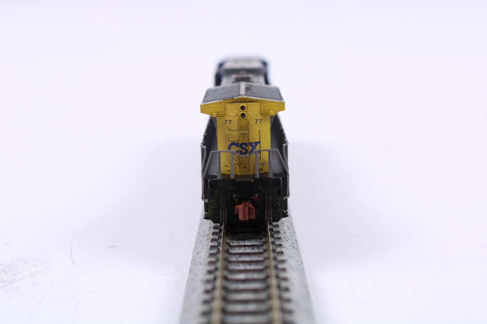 Kato N Scale 176-7043 AC4400CW Diesel Locomotive CSX #77 DCC Weathered