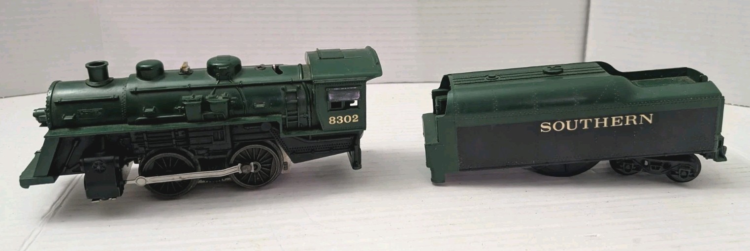 READ Lionel 8302 Vintage Southern Express Locomotive Train Set of 2 O Gauge