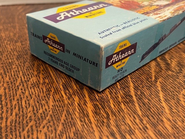 HO Scale Athearn, Union Pacific Yellow Box Car, #605B