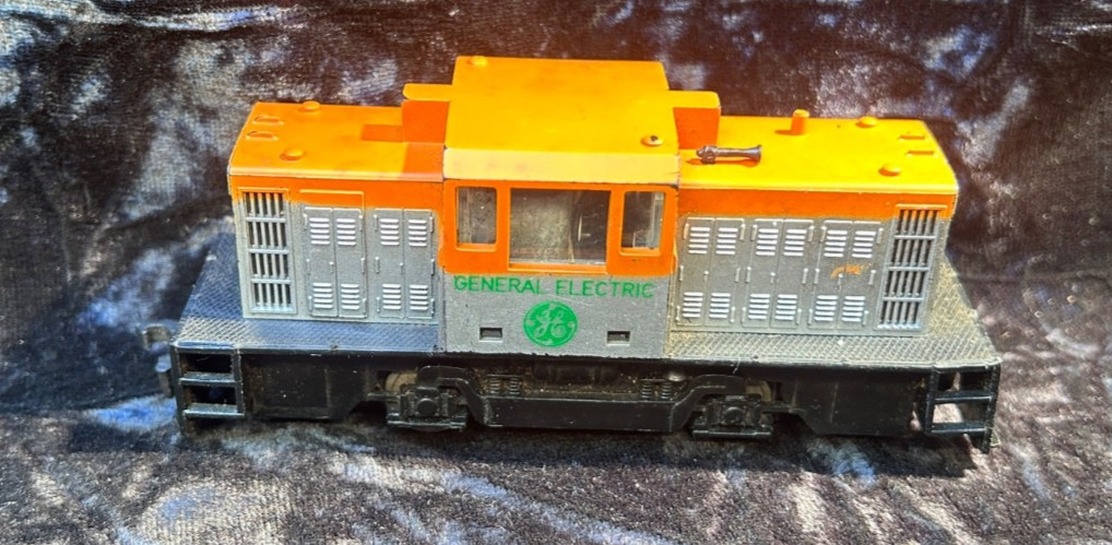 HO Scale GE General Electric Switcher Locomotive Tested Runs Great-SMOOTH bin2