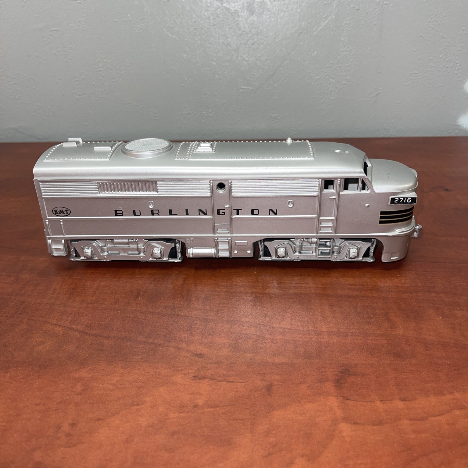 KMT Kusan Auburn Train 2716 ALCO DIESEL LOCOMOTIVE BURLINGTON SHELL No Motor