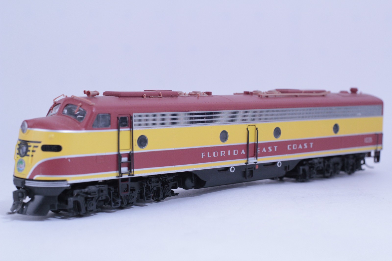 Proto 2000 HO Scale Florida East Coast #1035 E8 / E9 DC Powered NEW GEARS