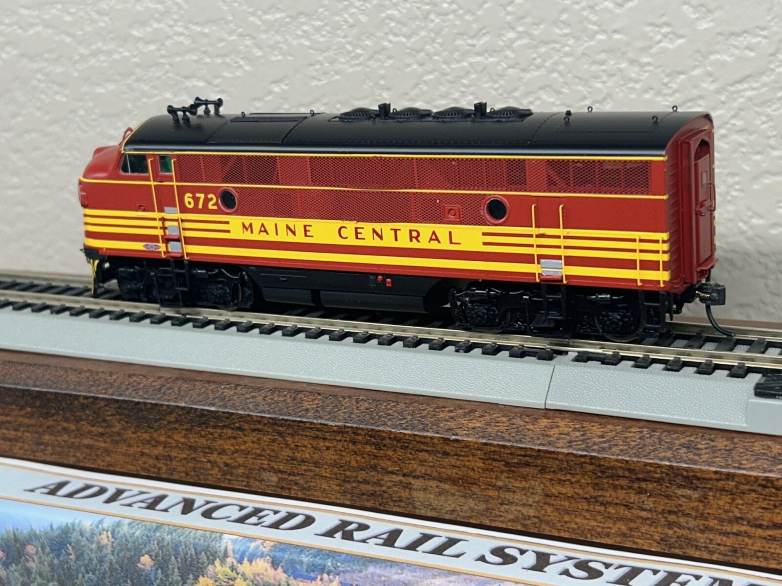 MAINE CENTRAL 672 EMD F3A LOCO – FACTORY DC/DCC / QUANTUM SOUND HO Scale NEW OOP