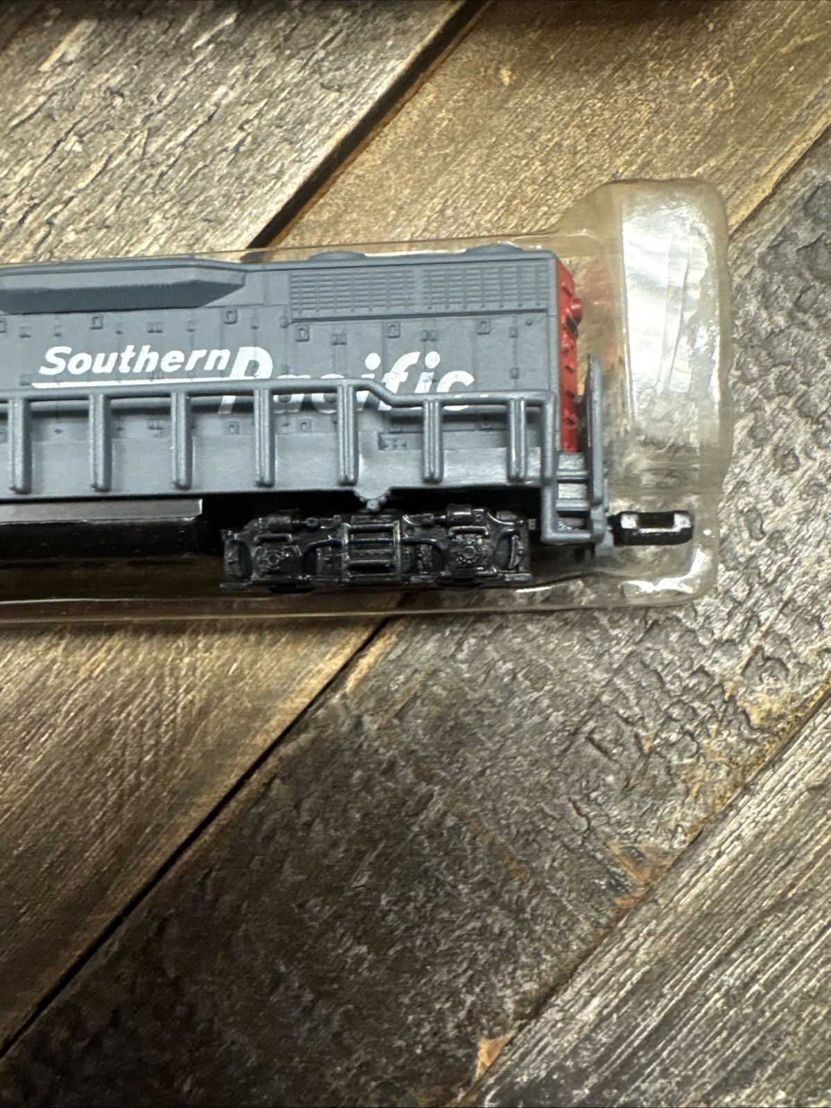 NEW IN ORIGINAL BOX: 1990’s South Pacific 9725 Locomotive Train 4″, Mint m16