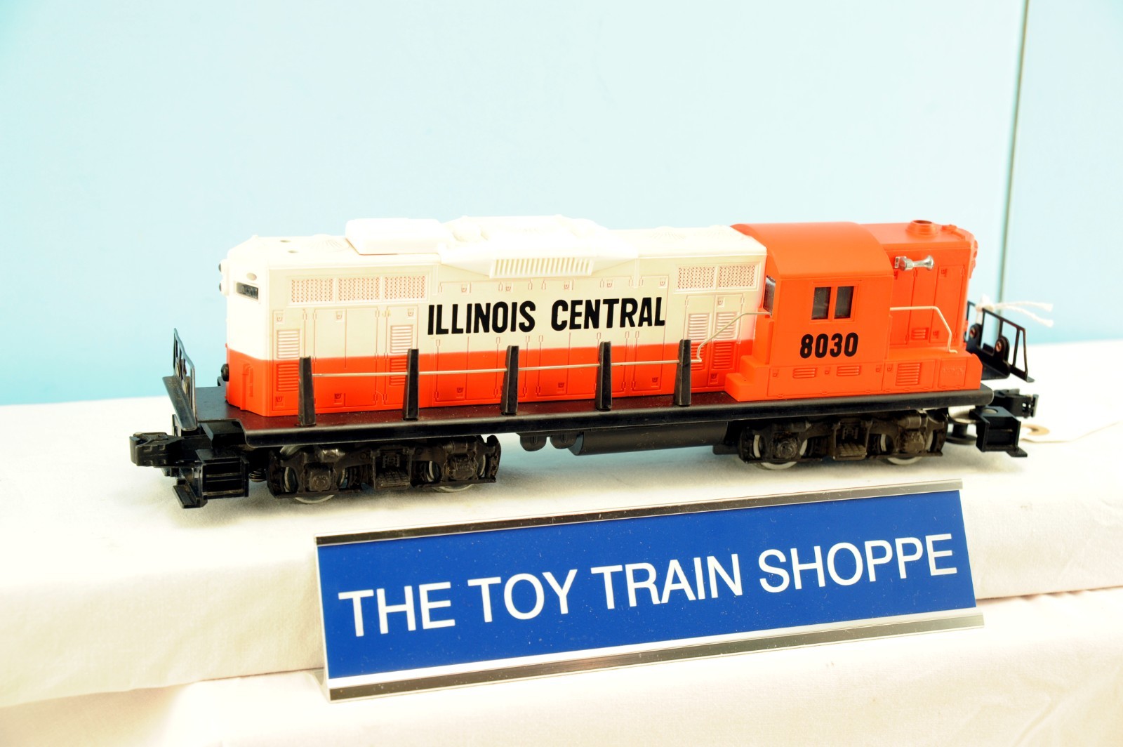 LIONEL 8030 IC ILLINOIS CENTRAL GP-9 DIESEL ENGINE (POWERED). TESTED. EXC COND.