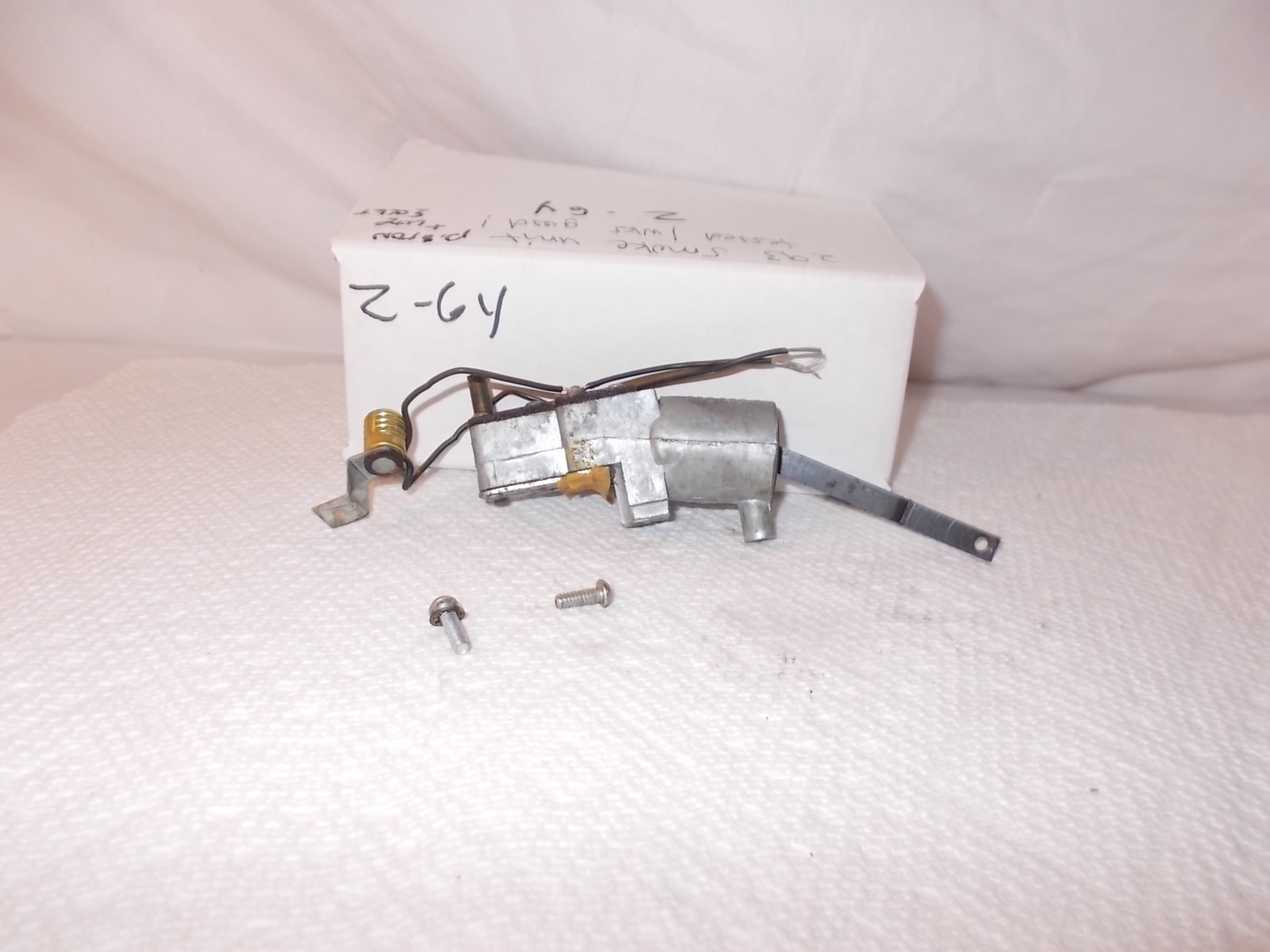 AMERICAN FLYER SMOKE UNIT, PISTON & LIGHT SOCKET FITS MANY WORKS GREAT LOT #Z-64