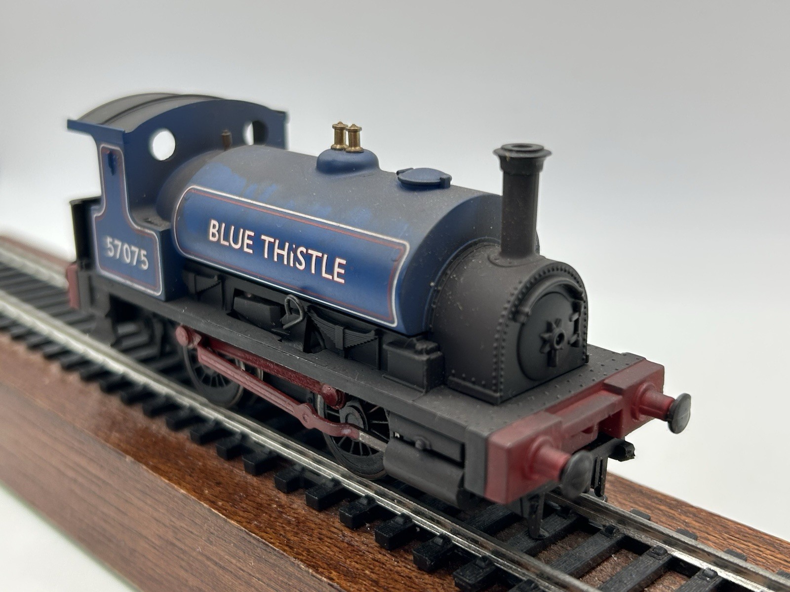 OO Hornby R1130 0-4-0 Industrial Saddle Tank Locomotive ‘Blue Thistle’ WEATHERED