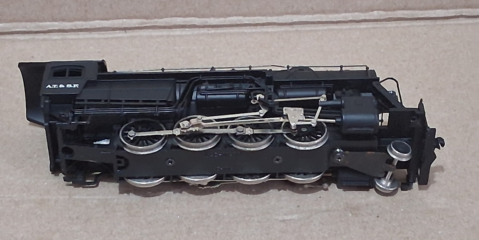 Bachman Plus AT&SF 2-8-0 Consolidation Locomotive w/Smoke/Headlight & Tender