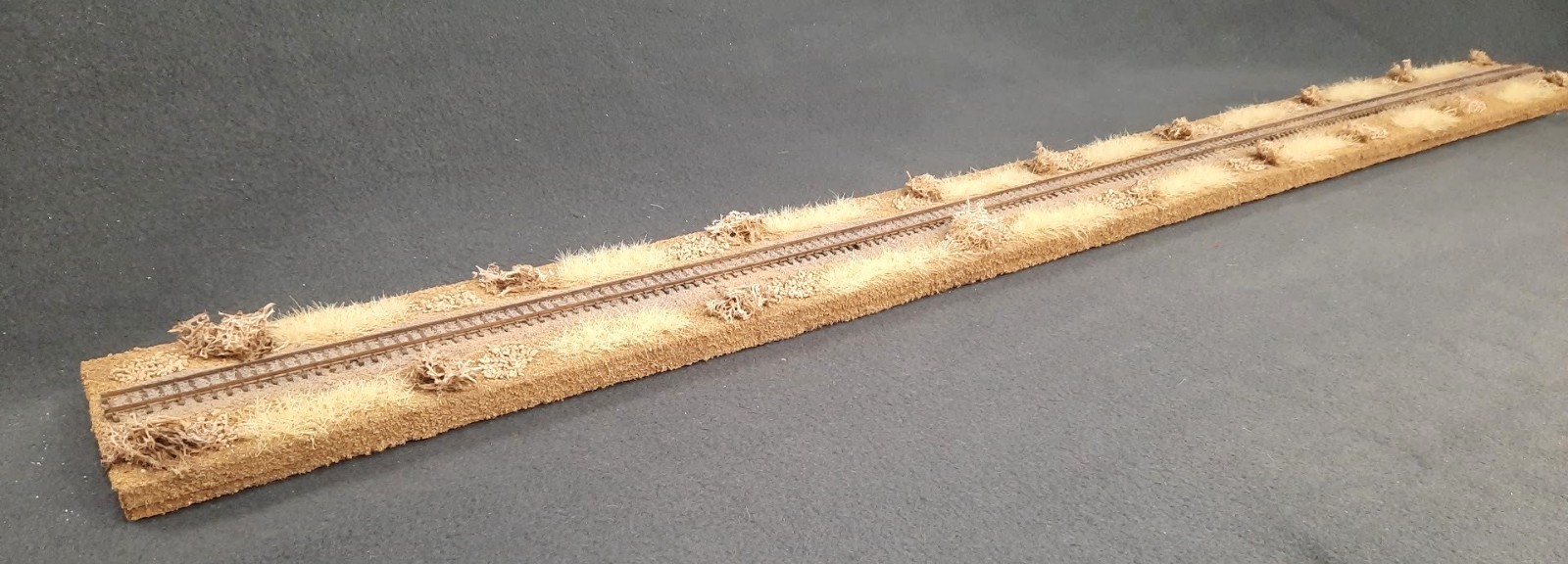 N SCALE 36″ – “DESERT SCENE ” DISPLAY DIORAMA– FOR ANY N SCALE TRAINS