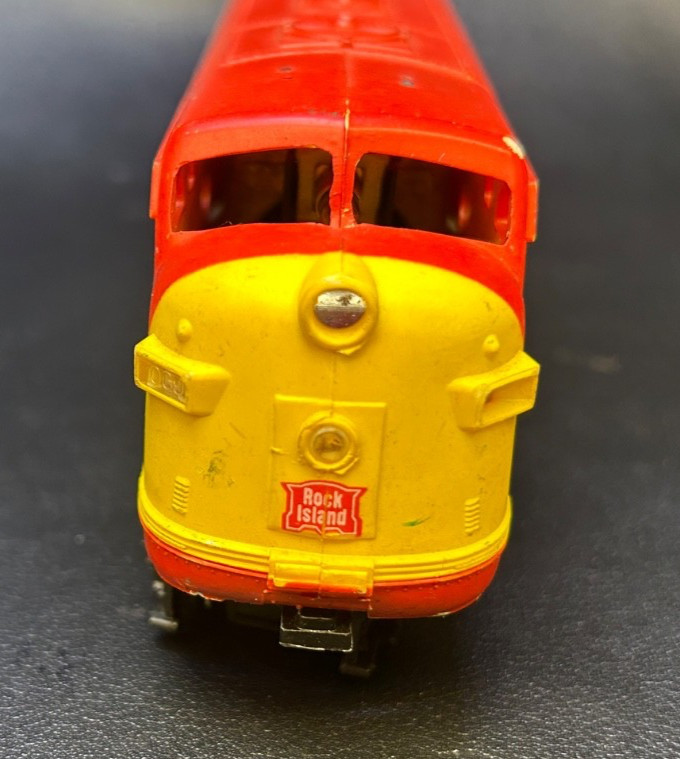 HO Powered Locomotive High Toque (8WD) in a Rock Island shell – WORKS, bin 1