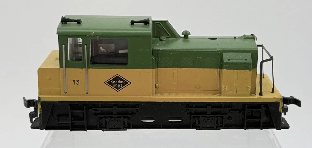 Vintage HO Scale Reading Lines 13 Train Engine