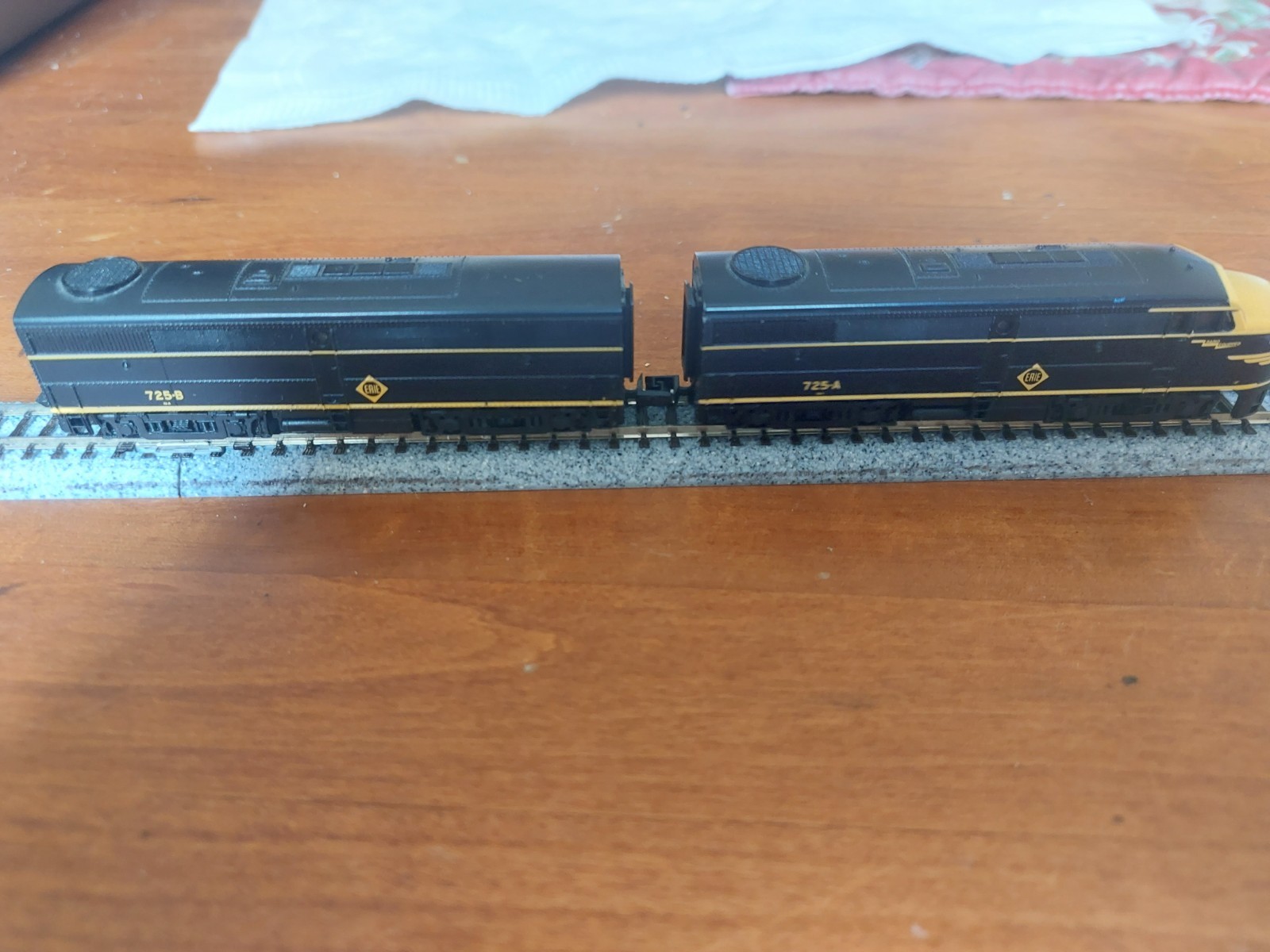 Life like FA1 & FB1 ERIE #725A &725B Run good but noisy. both buzz