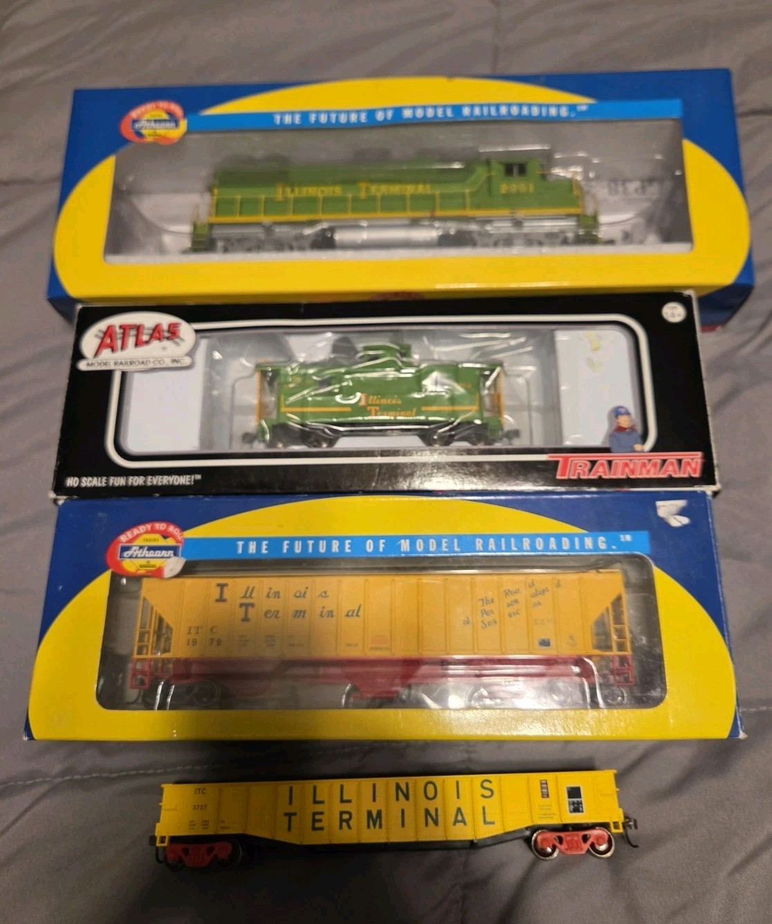 ITC ILLINOIS TERMINAL ATHEARN HO Scale Train GP40 ATLAS CABOOSE