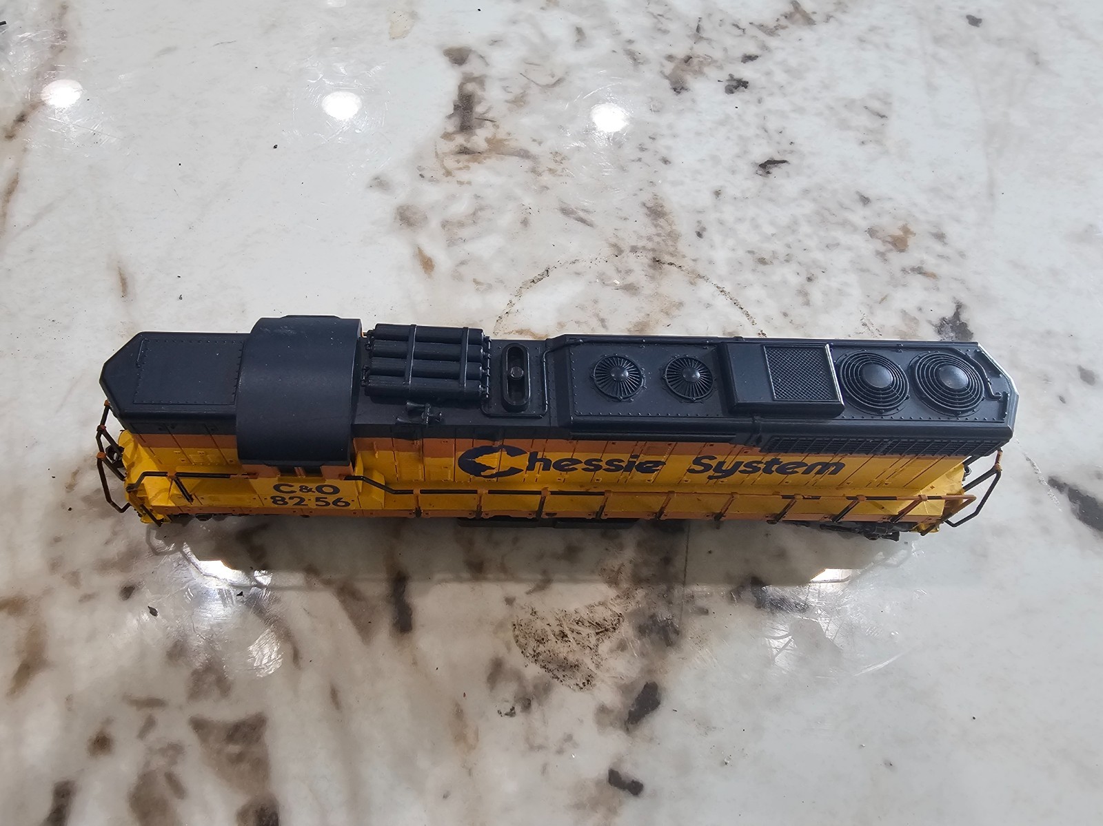 Pair Atlas HO Custom Chessie System C&O SD24 High Hood Diesel Locos 8256 8257