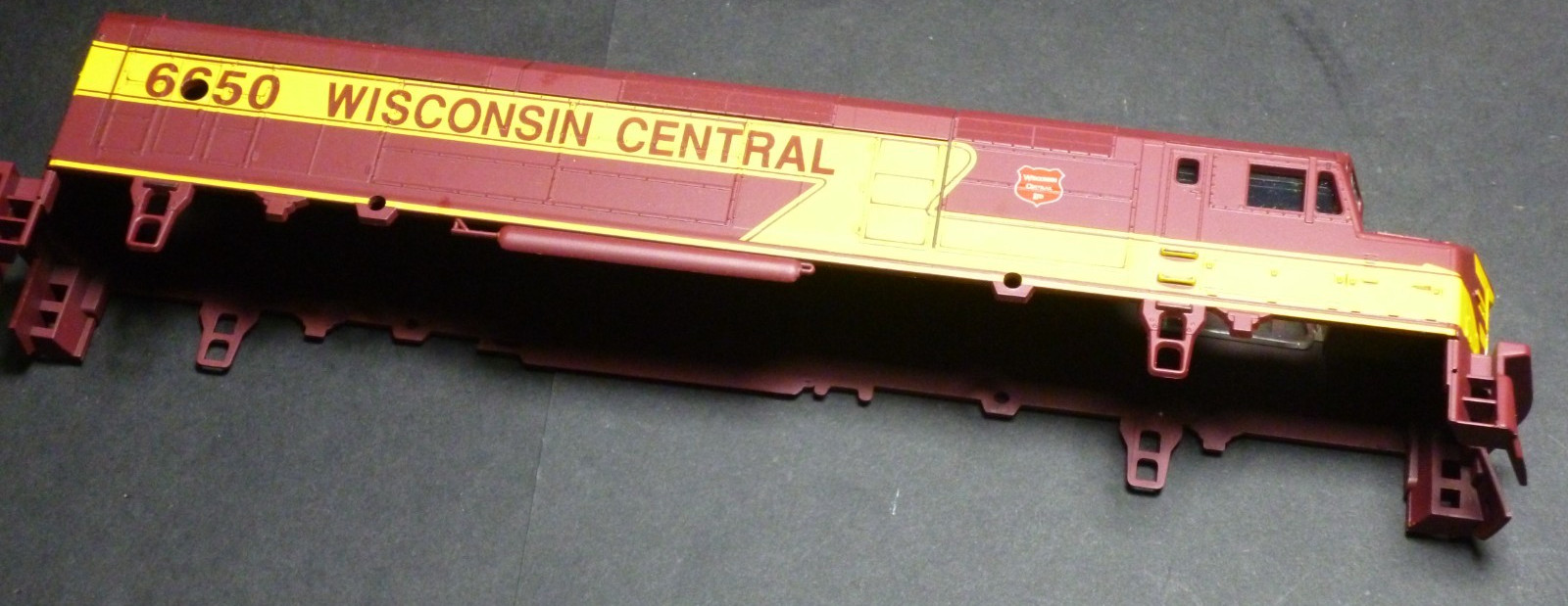 Ho Athearn Diesel locomotive shell F45 Wisconsin Central