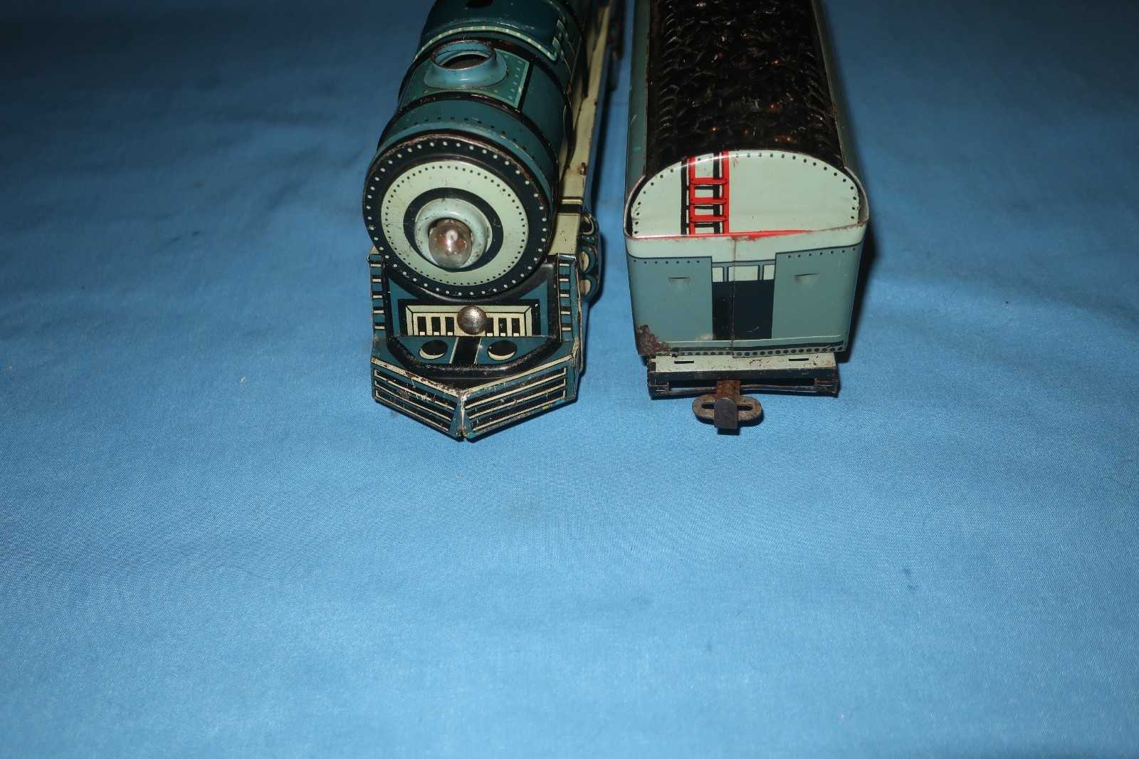 Unique Art Lines #1950 Tin Litho Steam Locomotive and Tender. Runs well