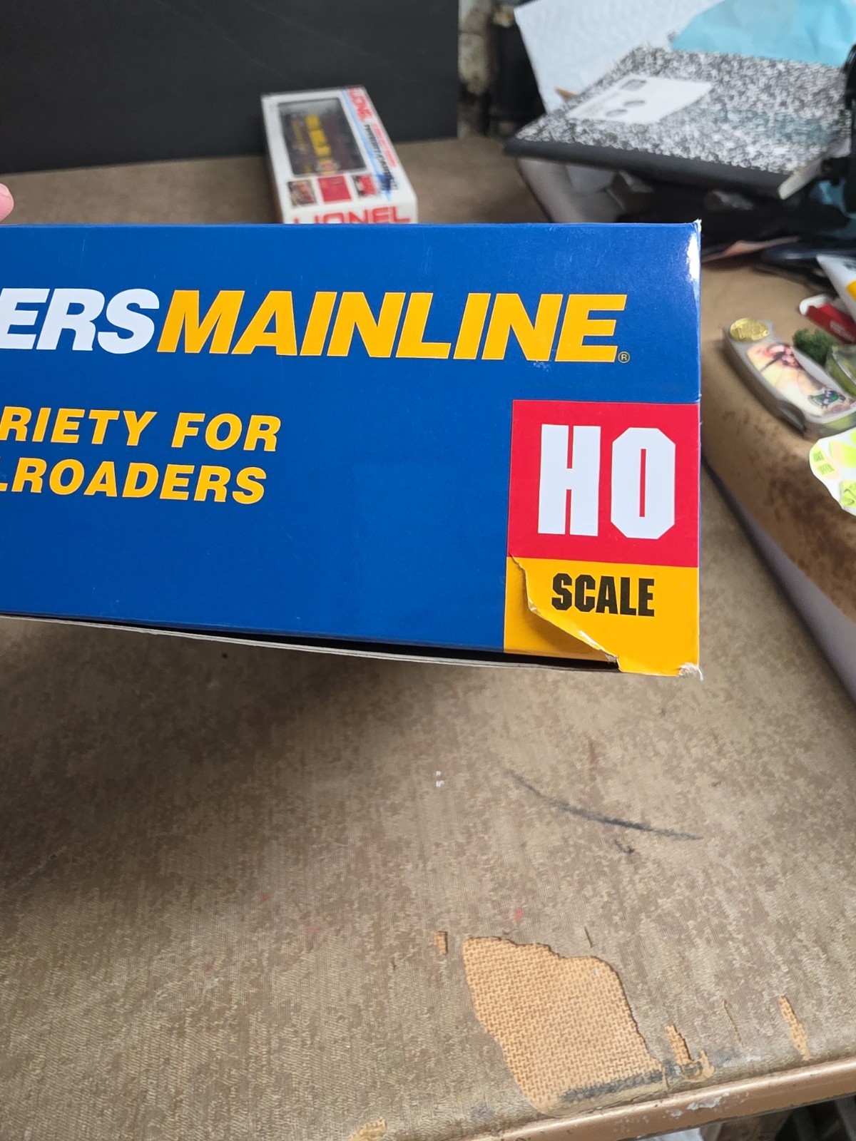 WALTHERS MAINLINE HO SCALE EMD GP9 PH II LOCOMOTIVE CSX #1798 910 – 10423 NEW
