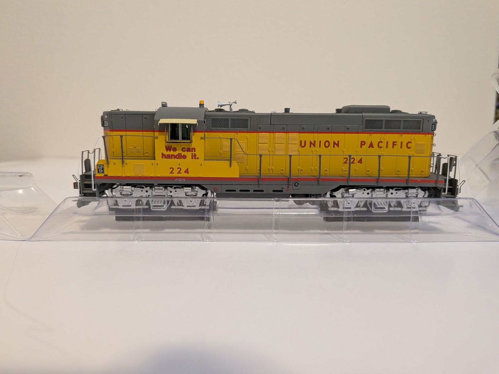 ATHG64146 Athearn Genesis UP GP9 DCC Ready + New NCE D13J Decoder (uninstalled)