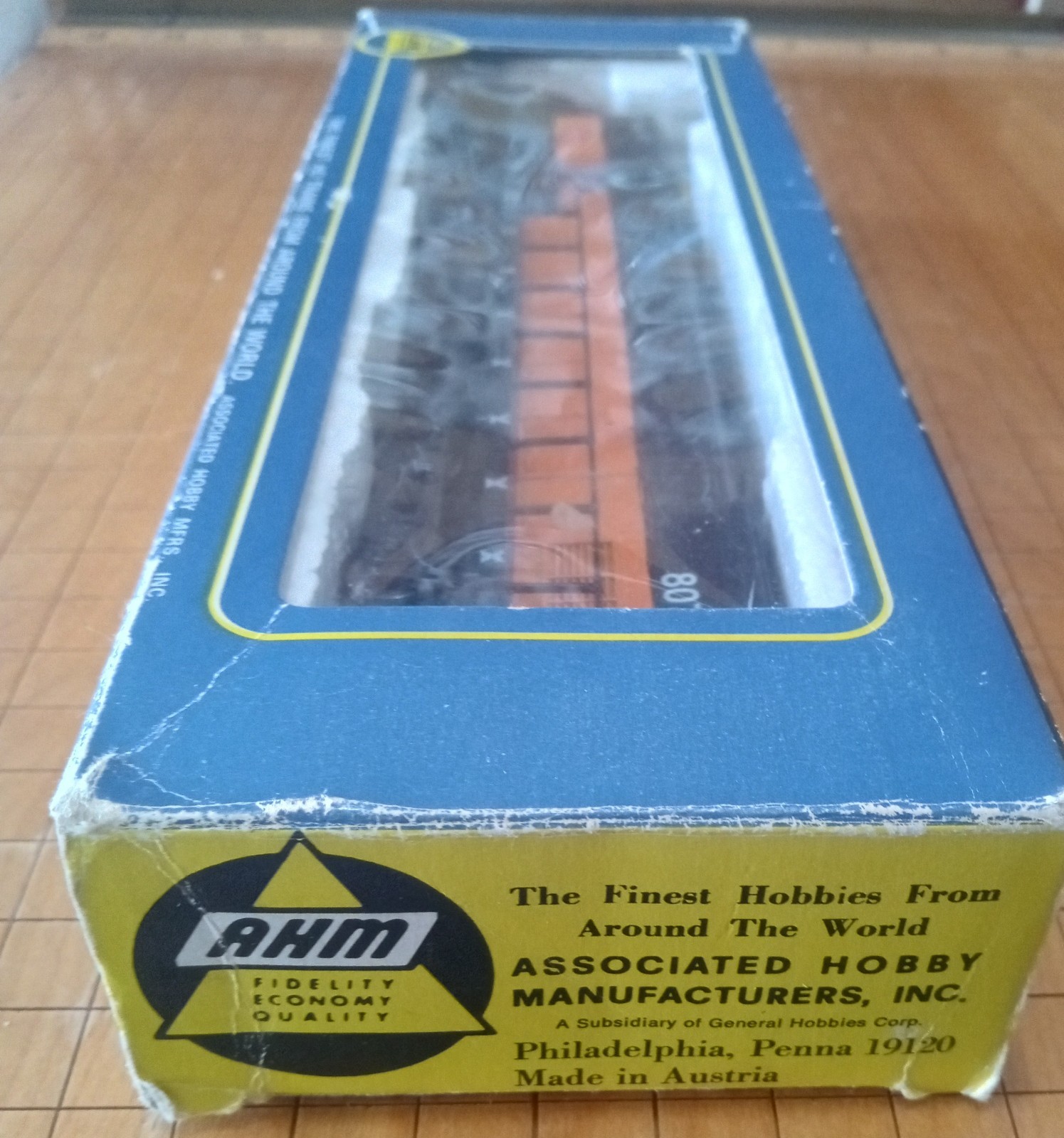 AHM HO Scale Alco Century 424 Diesel Locomotive – The Milwaukee Road 807 -…