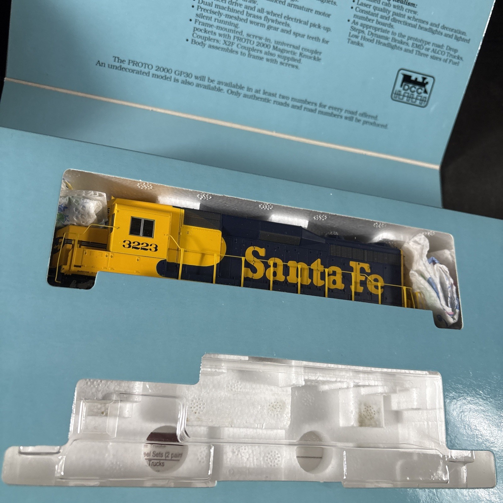 PROTO 2000 HO SCALE LOCOMOTIVE GP30 ASSEMBLED WORKING LN 21509 AT&SF 3233 DCC