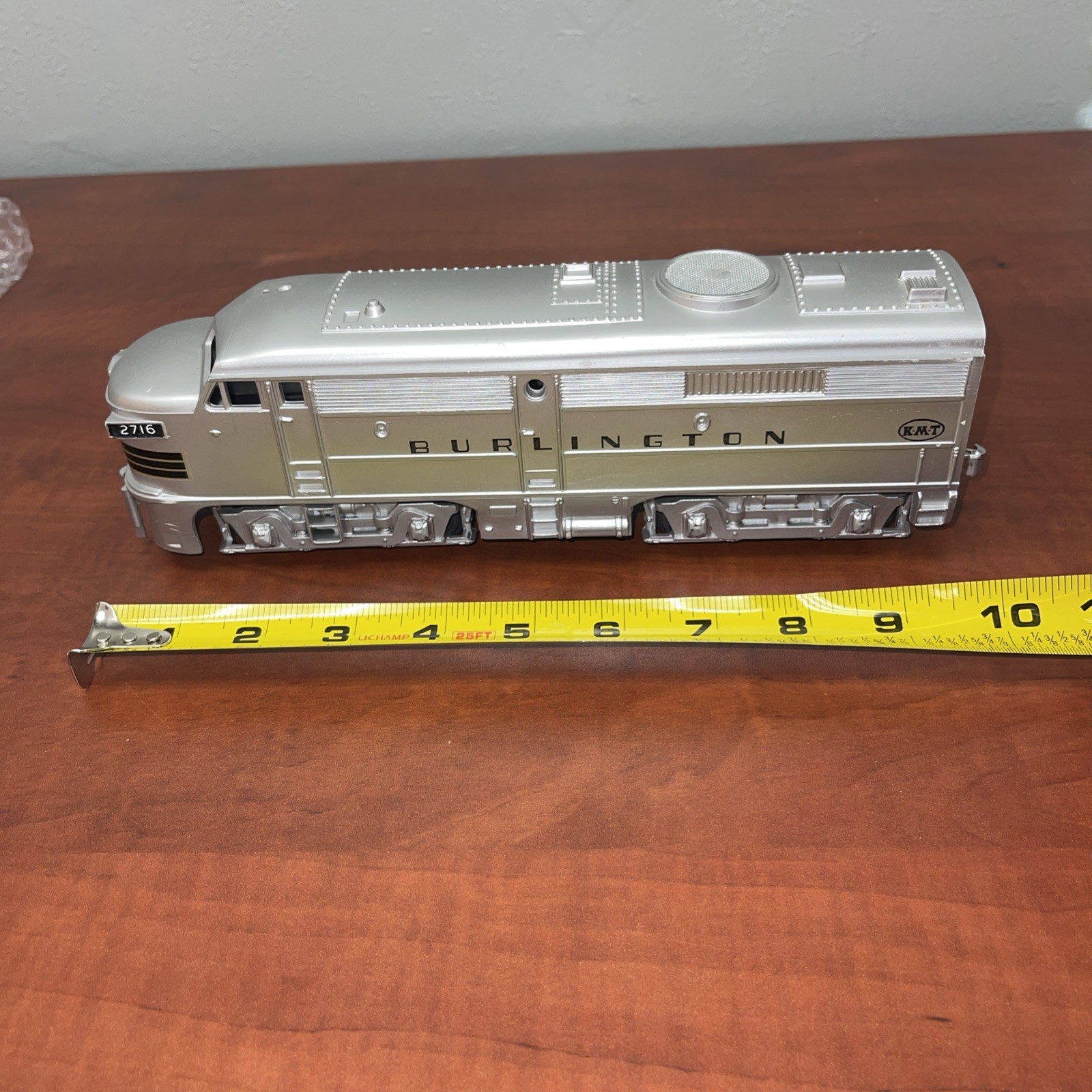 KMT Kusan Auburn Train 2716 ALCO DIESEL LOCOMOTIVE BURLINGTON SHELL No Motor