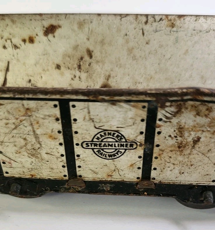 HAFNER WYANDOTTE O TIN WIND-UP TRAIN CAR