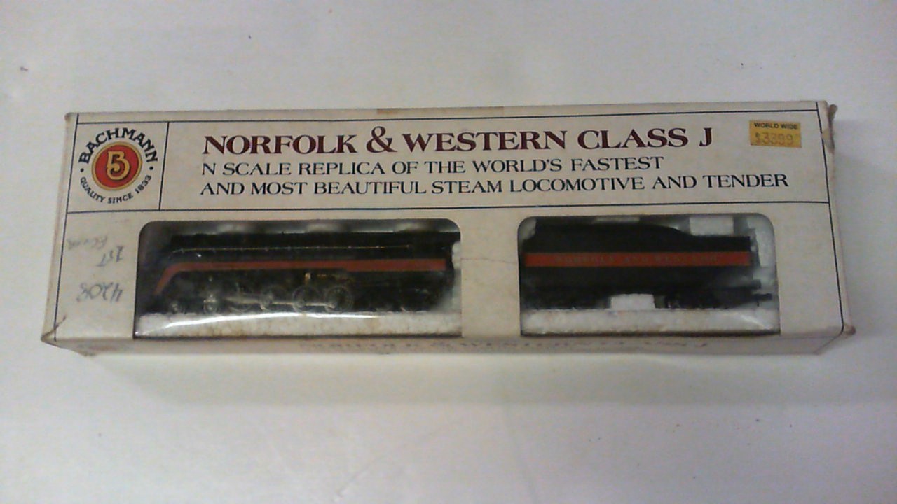 Bachmann N Scale Norfolk & Western Class J steam locomotive & tender 51-0658-A4