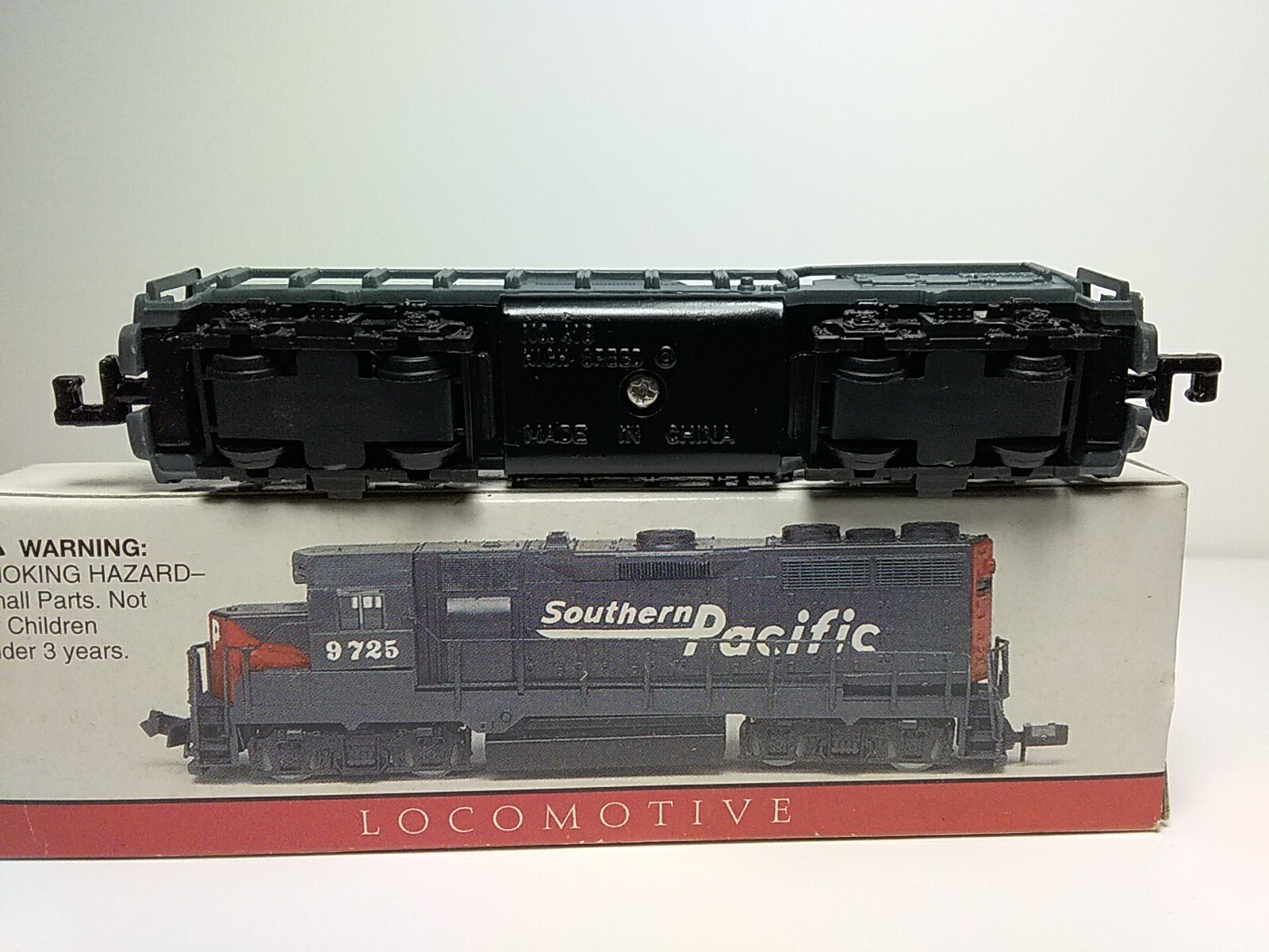 High Speed Metal Products Southern Pacific Diesel Locomotive #9725 Non-powered