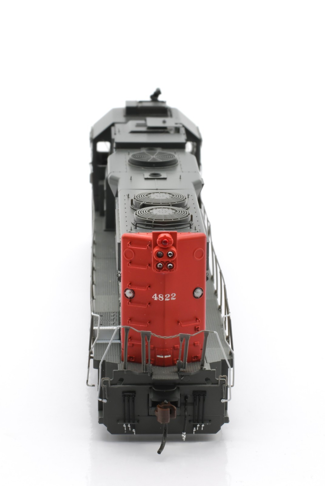 Athearn Genesis GP38-2 | Southern Pacific SP 4822 | DC/DCC Ready | ATHG40514