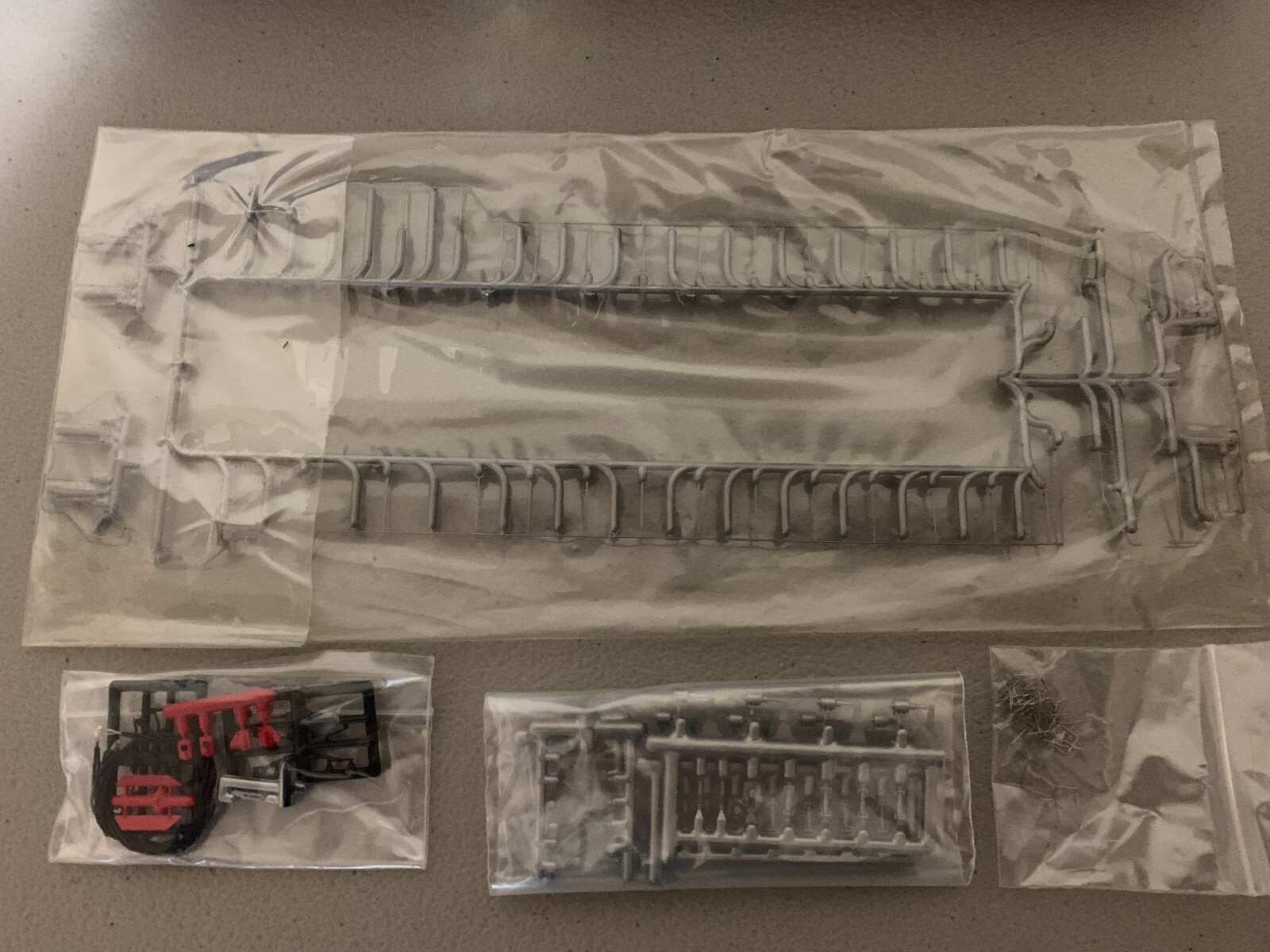 Athearn Genesis HO Scale Santa Fe SD75M Diesel Locomotive #226 (#G6137, #1)