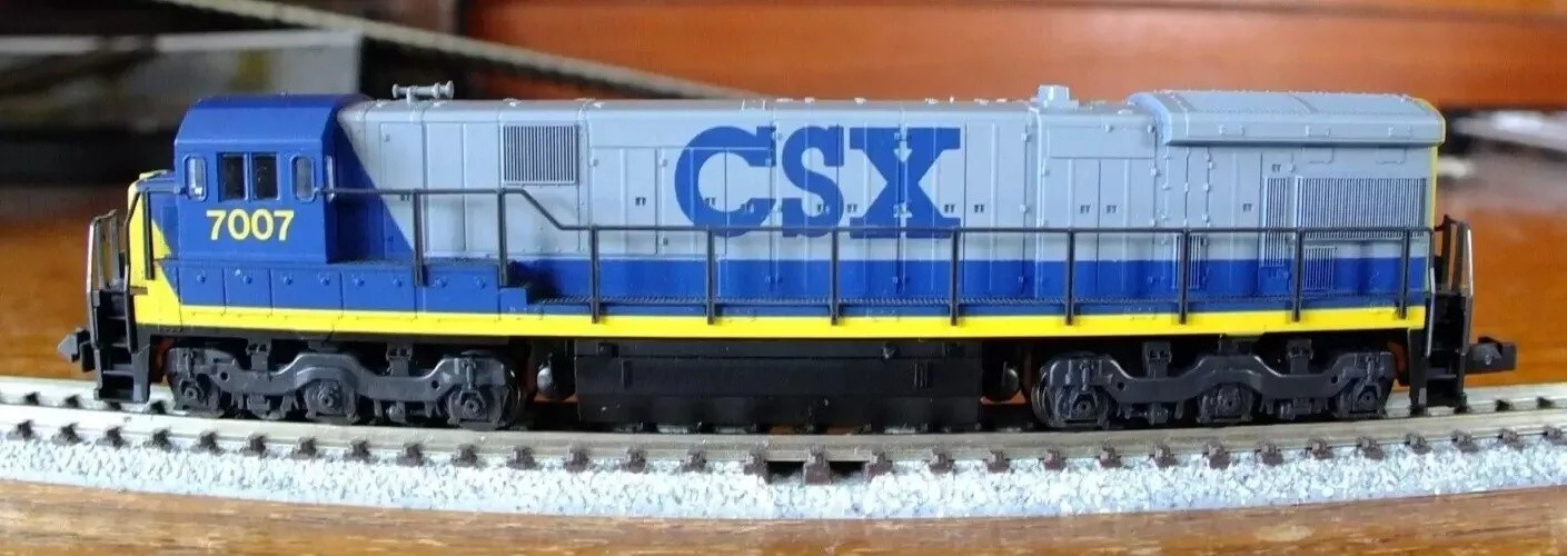 Kato 176-307 N gauge GE C30-7 diesel loco in grey & blue CSX livery