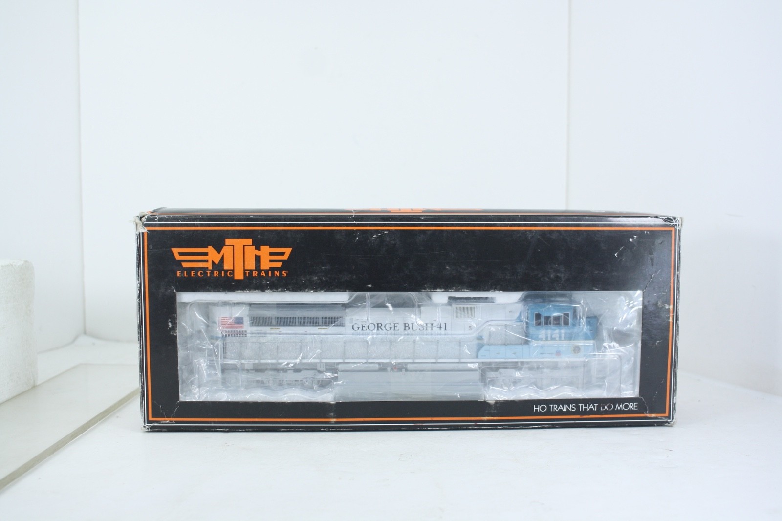 HO MTH 80-2013-1 George H. Bush SD70ACe Diesel Locomotive #4141 ProtoSound 3