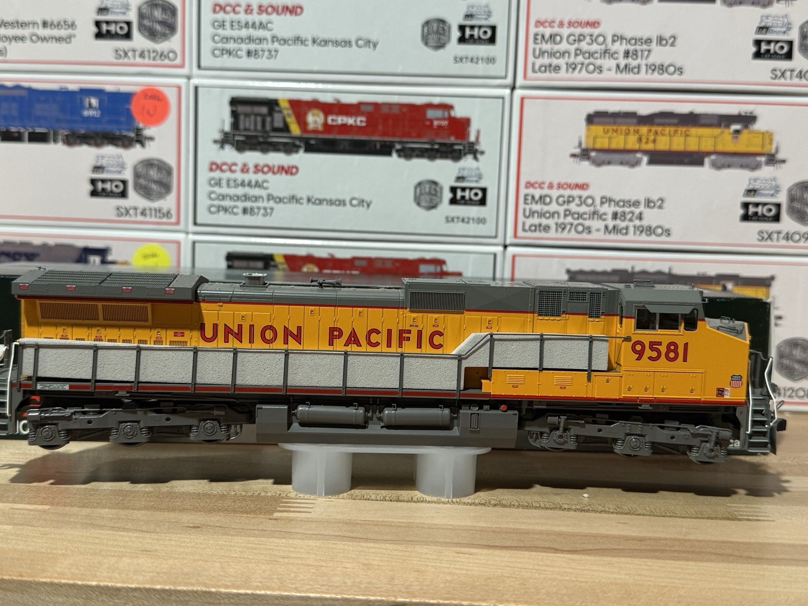 KATO HO GE C44-9W Union Pacific #9581 DCC& Tsunami Sound Lightly Used